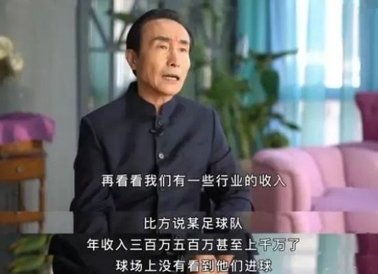 “但实际上埃尔林总是面带微笑，而且非常健谈，即使是吐槽和玩笑，埃尔林也都乐于接受。